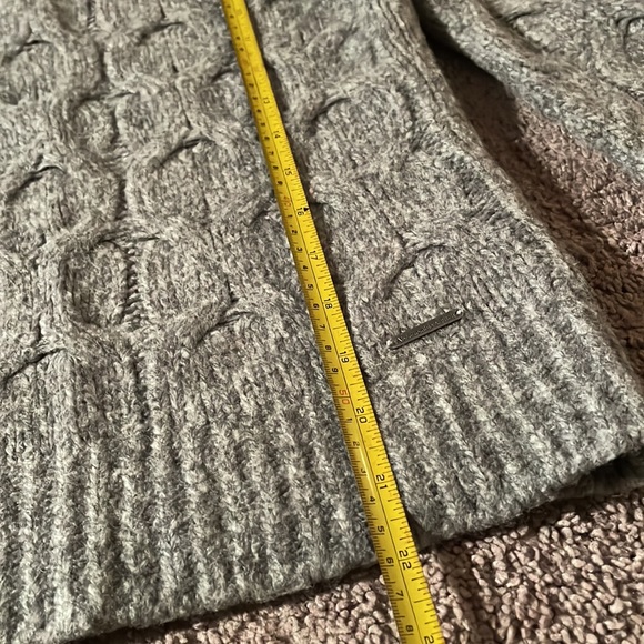 Grey abercrombie sweater - Picture 7 of 9